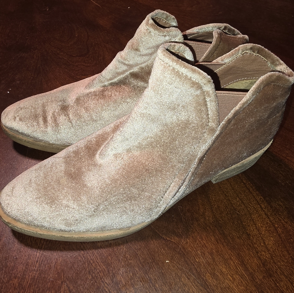 Dolce Vita Velvet Ankle Boots in Pink